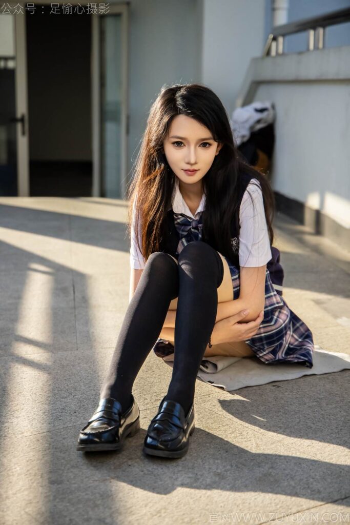 足愉心 NO.019 果酱（搭配：JK制服、小皮鞋、黑色丝袜、肉色打底裤）[109P/2V/10.9GB]插图2