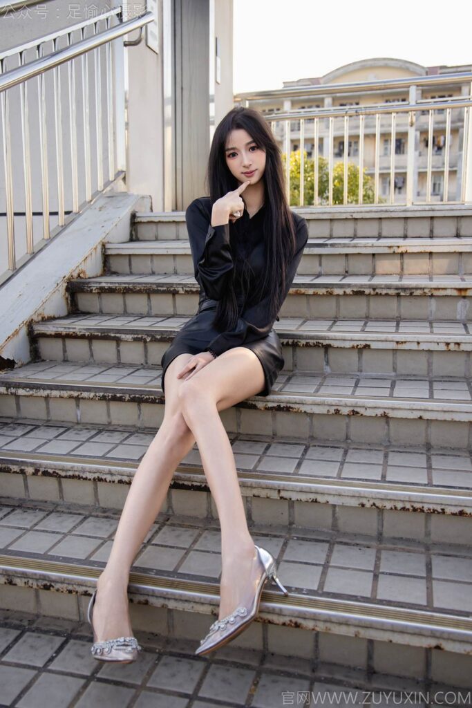 足愉心 NO.020 云悦（搭配：黑色衬衫、皮裙、高跟鞋、裸足）[120P/2V/11.2GB]插图3