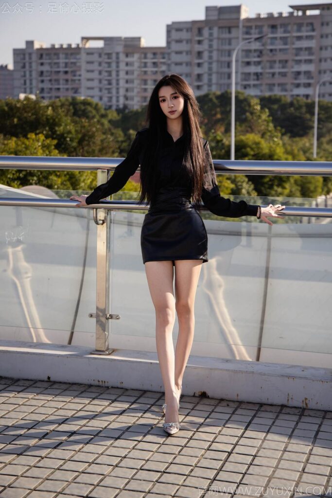 足愉心 NO.020 云悦（搭配：黑色衬衫、皮裙、高跟鞋、裸足）[120P/2V/11.2GB]插图1