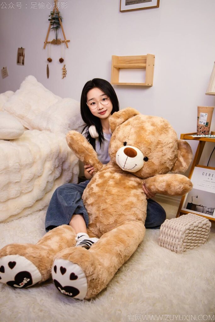 足愉心 NO.027 奶芙（搭配：白色T恤、牛仔长裤、德训鞋、白色棉袜、裸足）[110P/2V/19.4GB]插图3