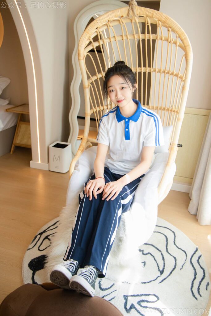 足愉心 NO.031 奶芙（搭配：校服、帆布鞋、白色棉袜、裸足）[110P/2V/15.4GB]插图2