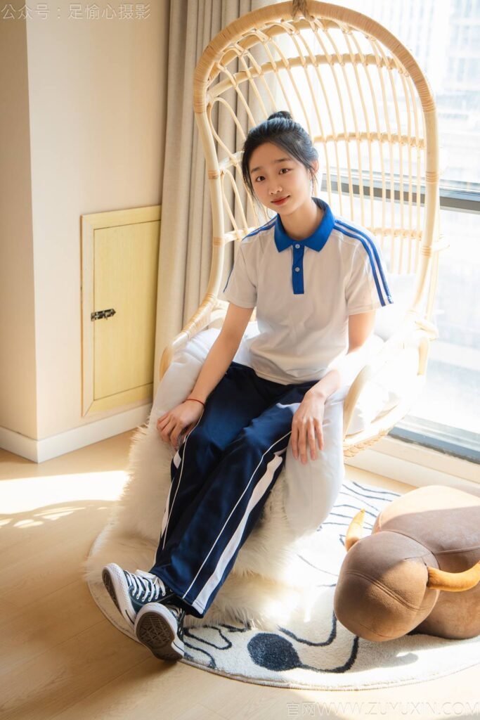 足愉心 NO.031 奶芙（搭配：校服、帆布鞋、白色棉袜、裸足）[110P/2V/15.4GB]插图1