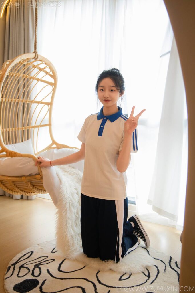 足愉心 NO.031 奶芙（搭配：校服、帆布鞋、白色棉袜、裸足）[110P/2V/15.4GB]插图3