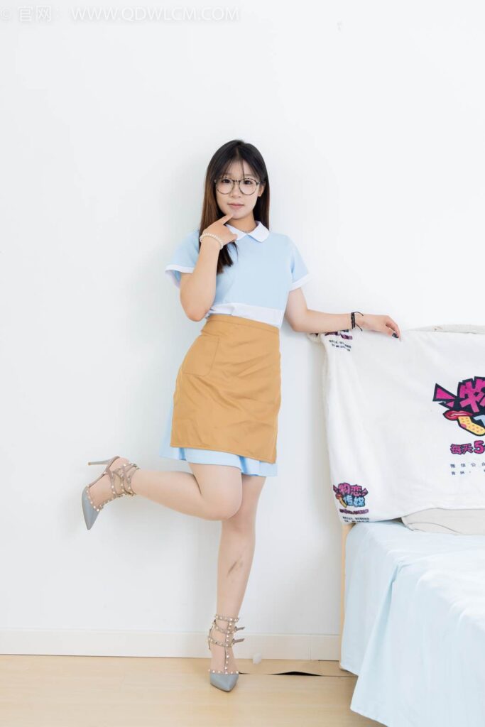 物恋传媒 NO.2424 小可-高跟鞋、薄肉丝[150P/1V/3.63GB]插图1