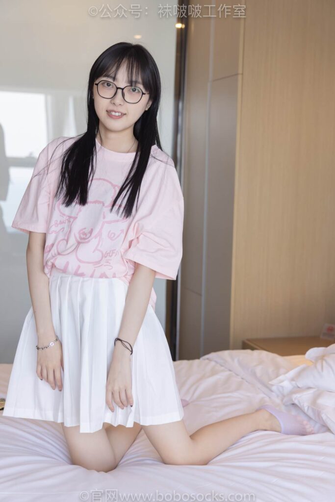[BoBoSocks袜啵啵]NO.091 稚予-板鞋、淡粉色船袜、黑色船袜、裸足[148P/1V/6.22GB]插图3