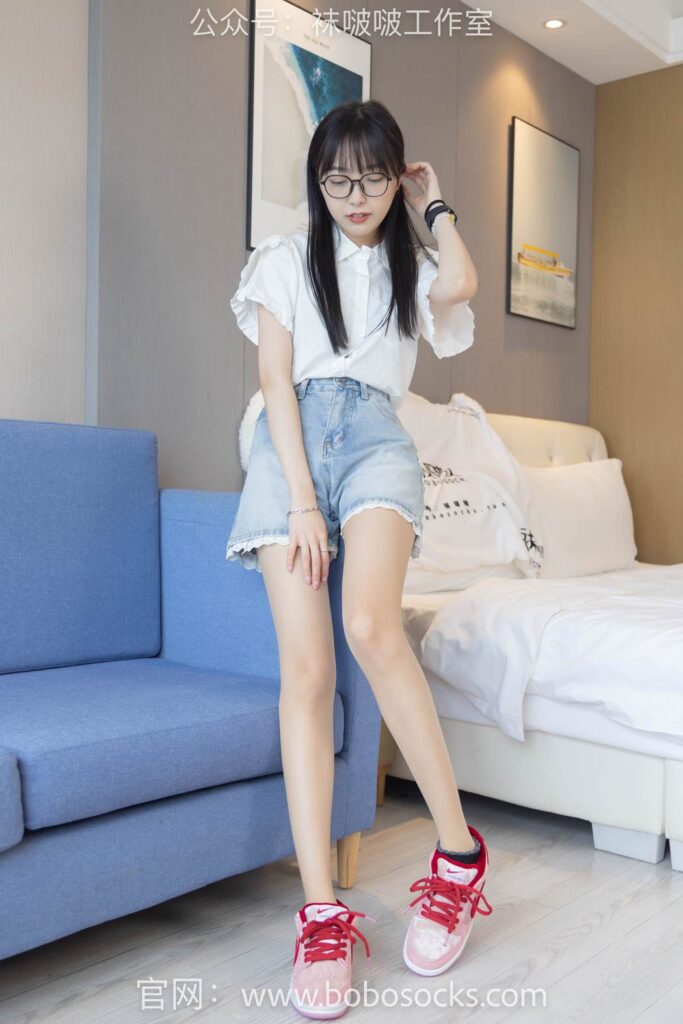[BoBoSocks袜啵啵]NO.097 稚予-板鞋、玻璃丝短袜、肉丝[140P/1V/3.64GB]插图1