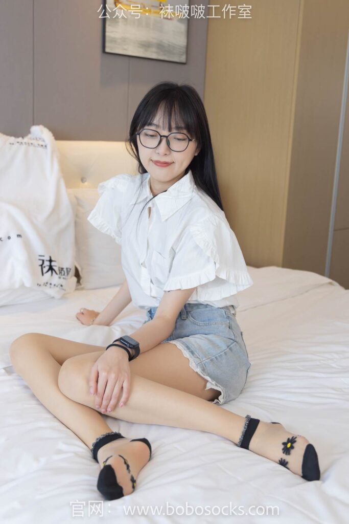 [BoBoSocks袜啵啵]NO.097 稚予-板鞋、玻璃丝短袜、肉丝[140P/1V/3.64GB]插图3
