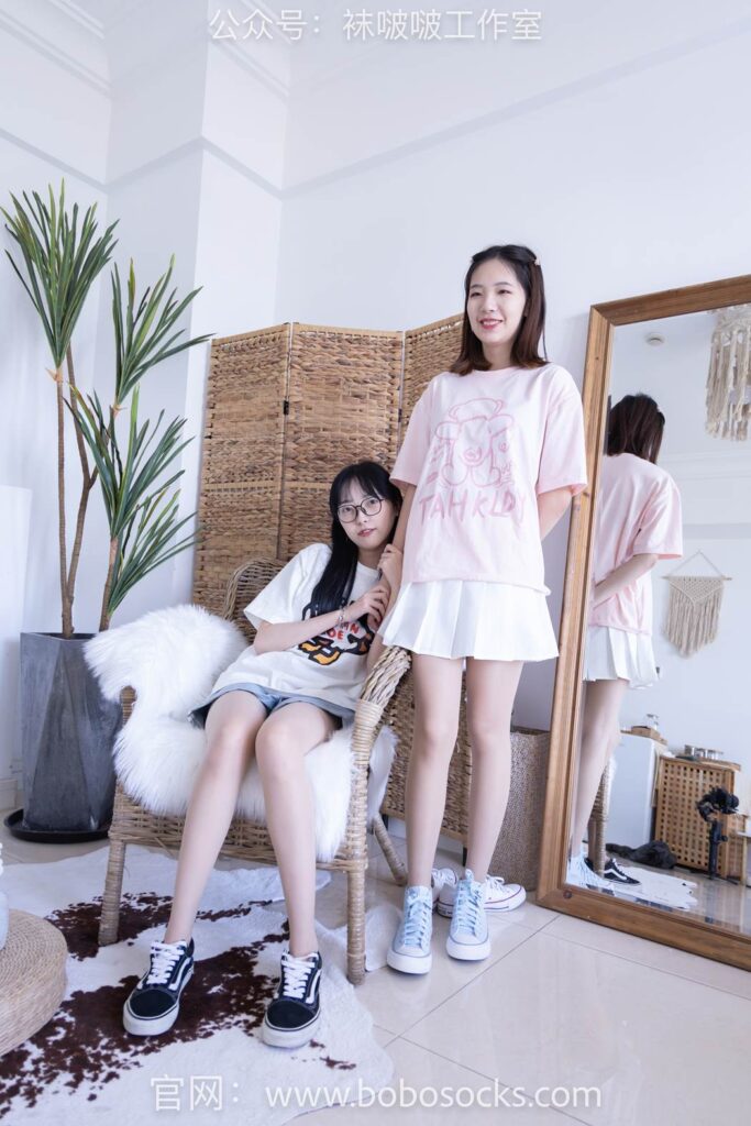 [BoBoSocks袜啵啵]NO.100 小甜豆与稚予-板鞋、肉丝、脚对脚互动剧情[132P/1V/6.14GB]插图1