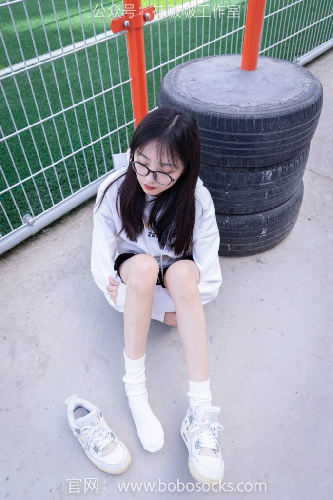 [BoBoSocks袜啵啵]NO.103 稚予-AJ篮球鞋、白棉袜、裸足[134P/1V/2.52GB]插图2