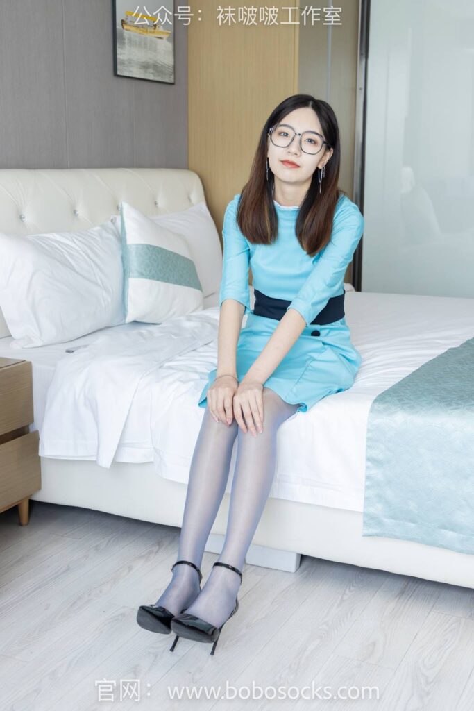 [BoBoSocks袜啵啵]NO.105 小甜豆-空姐制服、高跟鞋、蓝色丝袜[140P/1V/5.42GB]插图1
