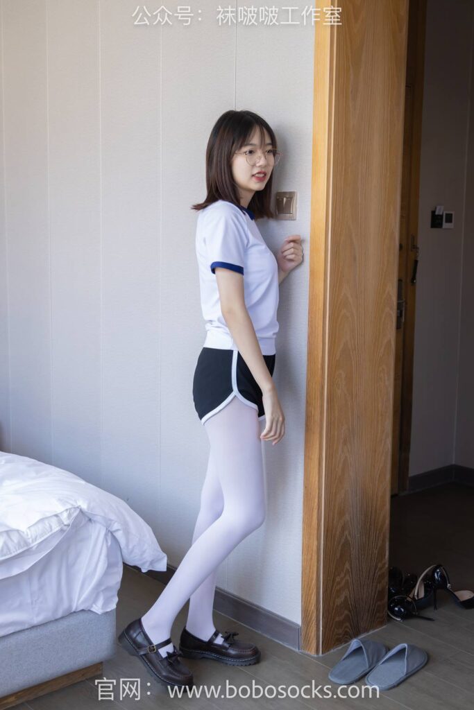 [BoBoSocks袜啵啵]NO.108 小甜豆-皮鞋、厚白丝、踩奶油蛋糕剧情[137P/1V/5.43GB]插图2