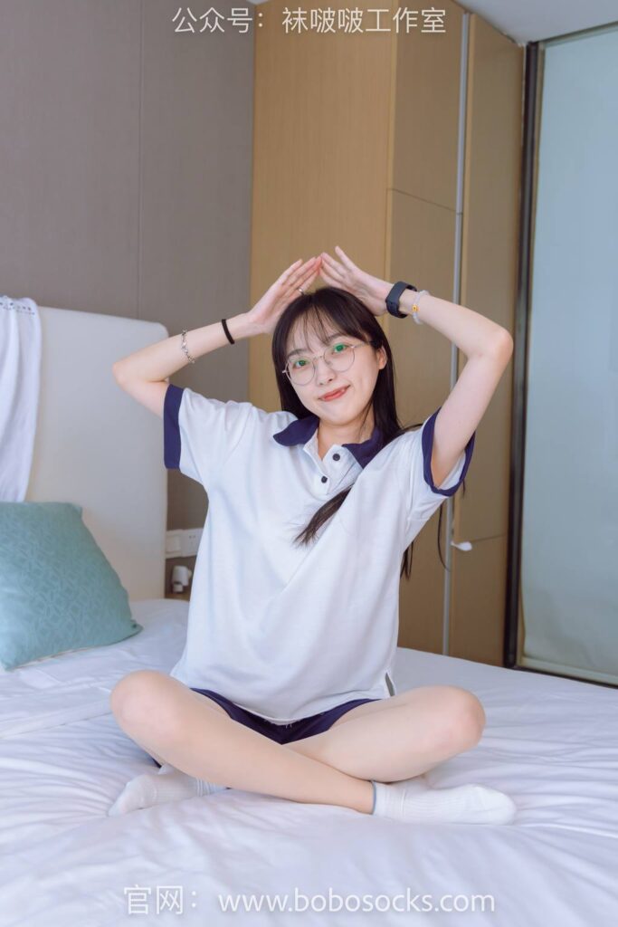 [BoBoSocks袜啵啵]NO.118 稚予-运动鞋、白棉袜、肉丝、踩小熊玩偶[140P/1V/5.86GB]插图2