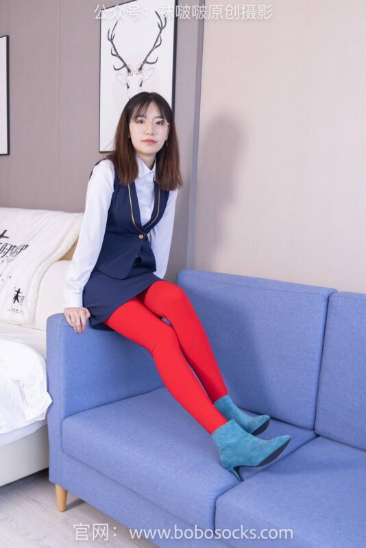 [BoBoSocks袜啵啵]NO.132 小甜豆-aj1板鞋、蓝色短靴、厚黑丝、厚红丝[145P/1V/6.53GB]-无料摄影圈