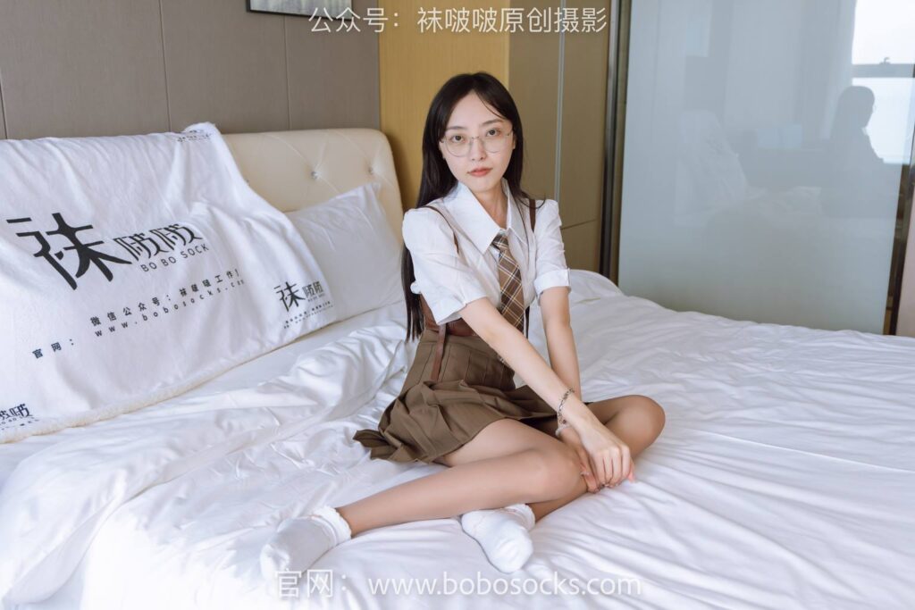 [BoBoSocks袜啵啵]NO.133 稚予-高跟长靴、白棉袜、咖啡丝[140P/1V/5.35GB]插图3