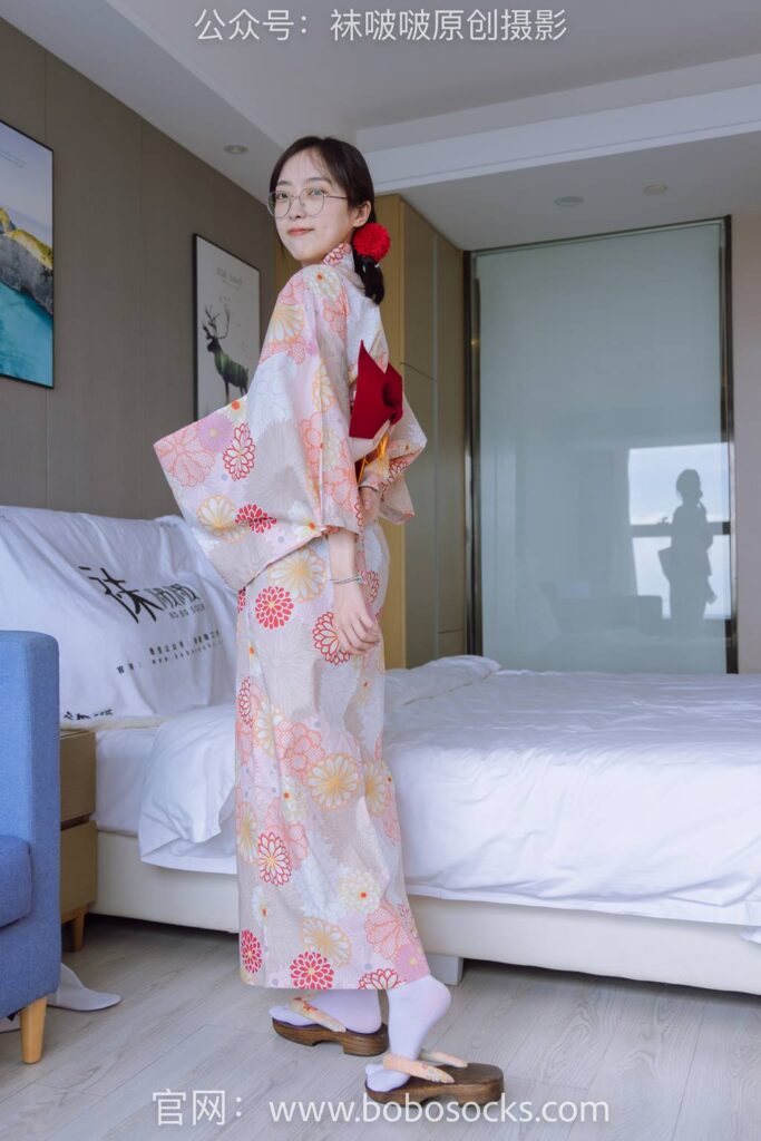 [BoBoSocks袜啵啵]NO.137 稚予-木屐、分指白棉袜、裸足、和风浴衣[170P/1V/6.04GB]插图2