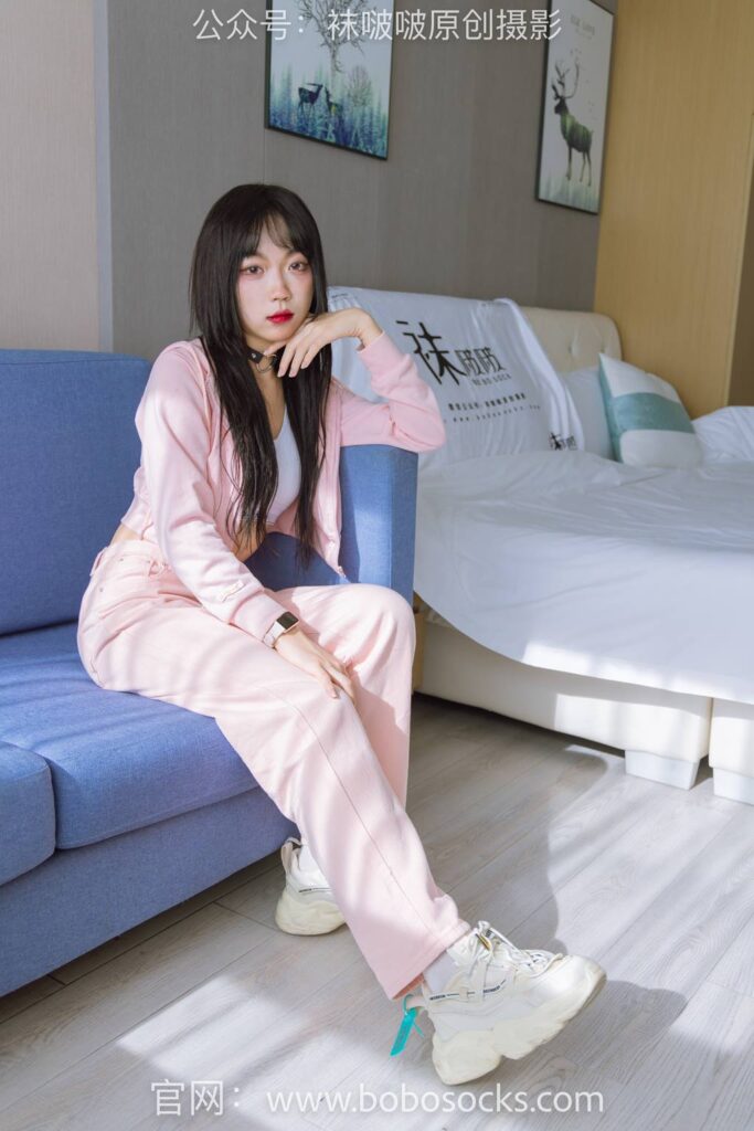 [BoBoSocks袜啵啵]NO.141 周周-运动鞋、白棉袜、裸足[140P/1V/5.57GB]插图2