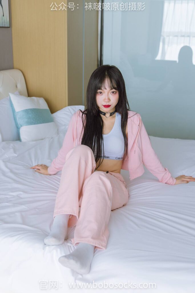 [BoBoSocks袜啵啵]NO.141 周周-运动鞋、白棉袜、裸足[140P/1V/5.57GB]插图3