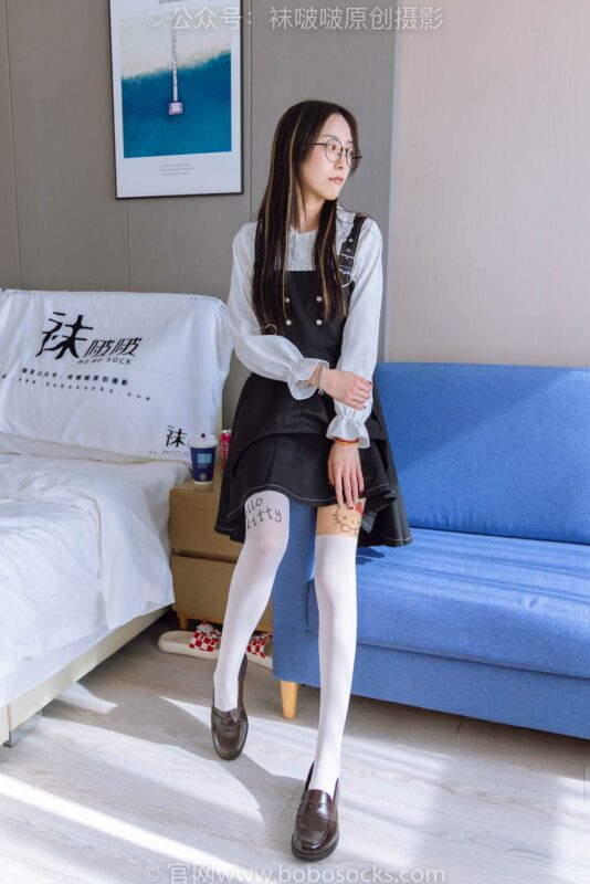 [BoBoSocks袜啵啵]NO.177 稚予-皮鞋、厚白丝（脚底猫爪印款）[140P/1V/5.50GB]-无料摄影圈