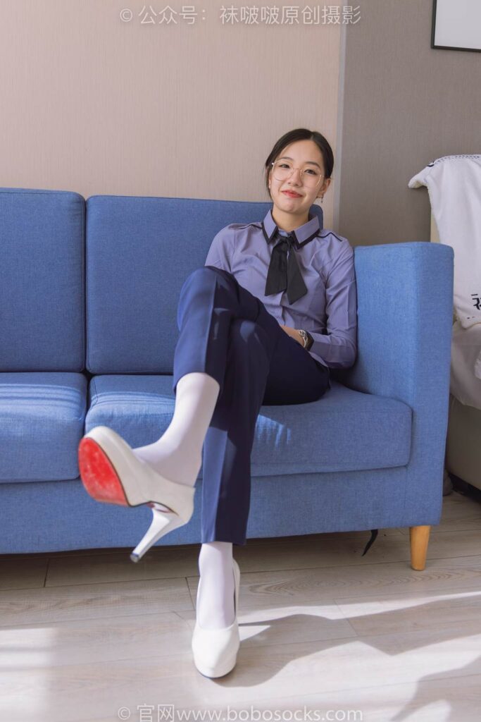 [BoBoSocks袜啵啵]NO.178 小甜豆-高跟鞋、厚白丝、ol风裤里丝[140P/1V/5.77GB]插图2