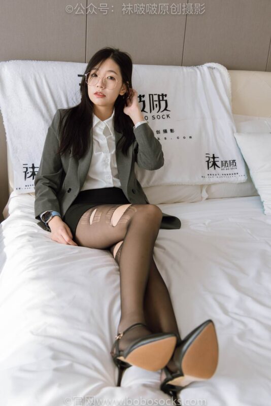 [BoBoSocks袜啵啵]NO.179 小甜豆-OL制服、高跟鞋、黑丝、撕丝袜剧情[140P/1V/6.49GB]-无料摄影圈