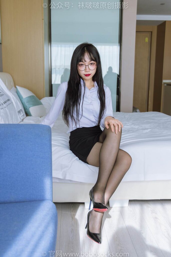 [BoBoSocks袜啵啵]NO.185 周周-ol制服、高跟鞋、黑丝[140P/1V/5.68GB]插图3