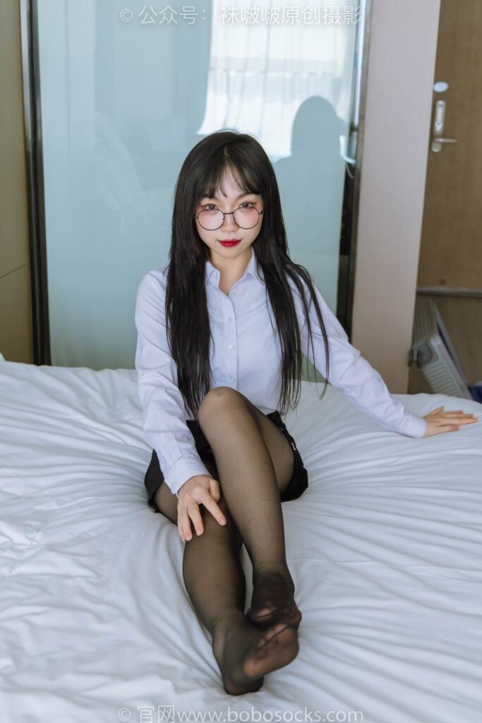 [BoBoSocks袜啵啵]NO.185 周周-ol制服、高跟鞋、黑丝[140P/1V/5.68GB]插图