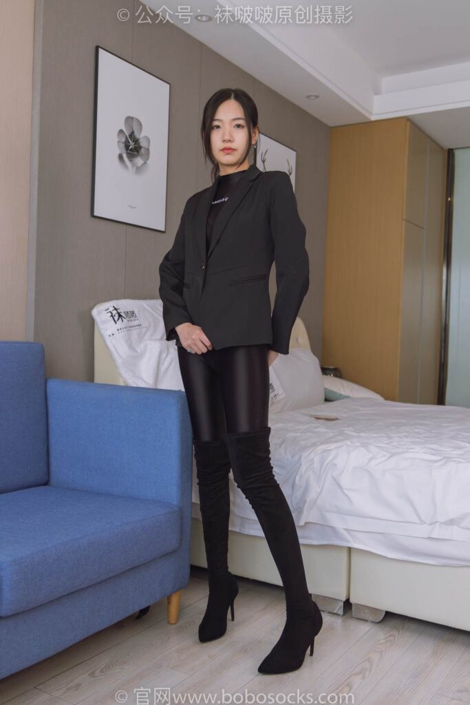 [BoBoSocks袜啵啵]NO.188 小甜豆-连体泳衣、高跟长靴、短肉丝、裸足[147P/1V/5.75GB]插图