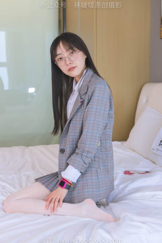 [BoBoSocks袜啵啵]NO.202 稚予-皮鞋、白色蕾丝丝袜、ol风[140P/1V/5.90GB]-无料摄影圈