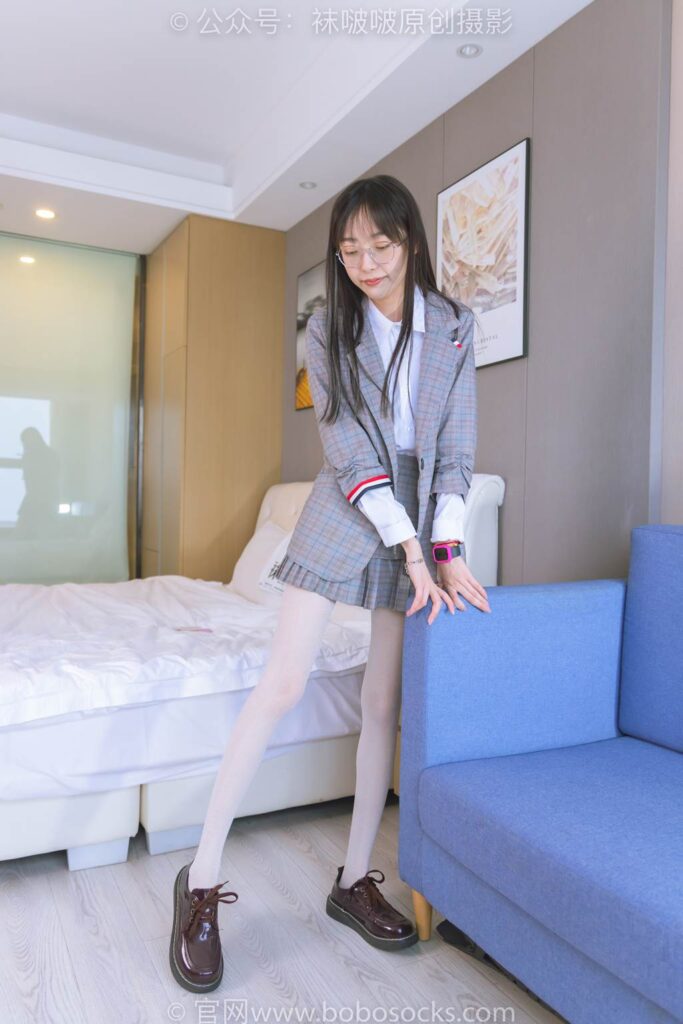 [BoBoSocks袜啵啵]NO.202 稚予-皮鞋、白色蕾丝丝袜、ol风[140P/1V/5.90GB]插图1