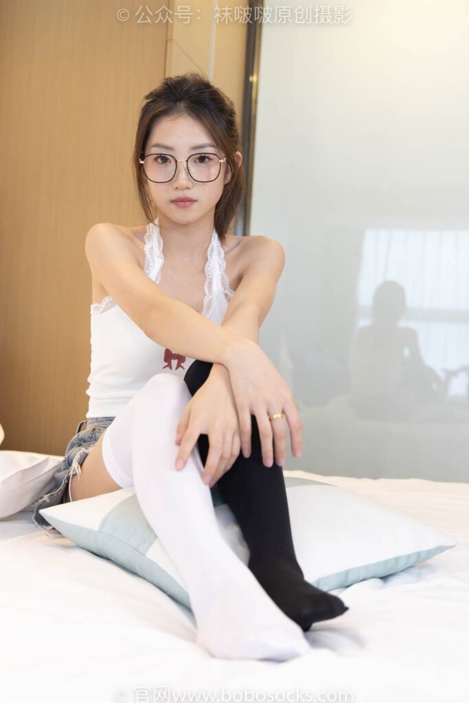 [BoBoSocks袜啵啵]NO.204 小沫-高跟鞋、贝壳头板鞋、白丝大腿袜、黑丝大腿袜[150P/1V/6.05GB]插图