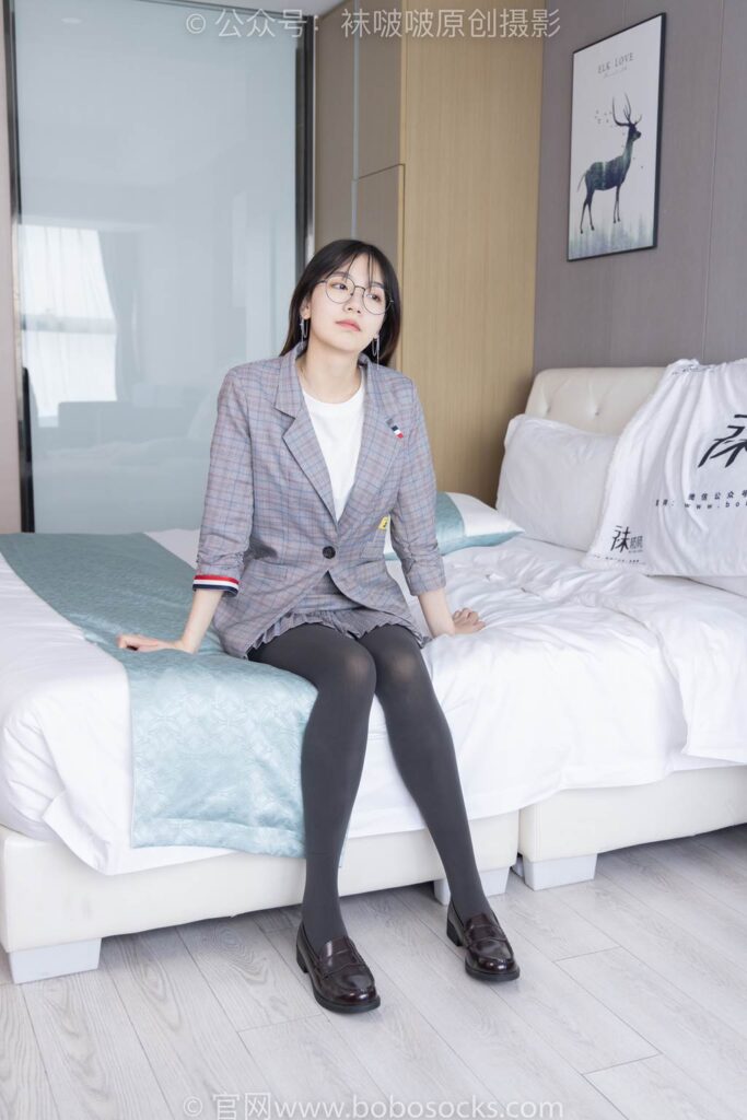 [BoBoSocks袜啵啵]NO.210 小甜豆-皮鞋、厚灰丝、ol装[140P/1V/5.63GB]插图1