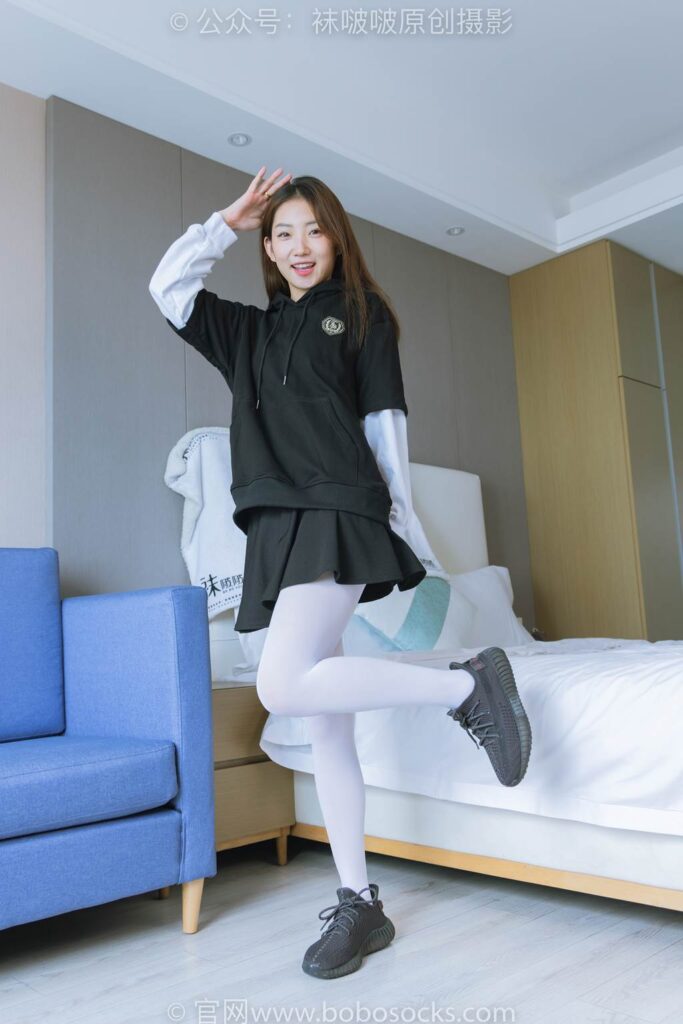 [BoBoSocks袜啵啵]NO.214 小沫-黑色运动鞋、厚白丝[142P/1V/5.49GB]插图1