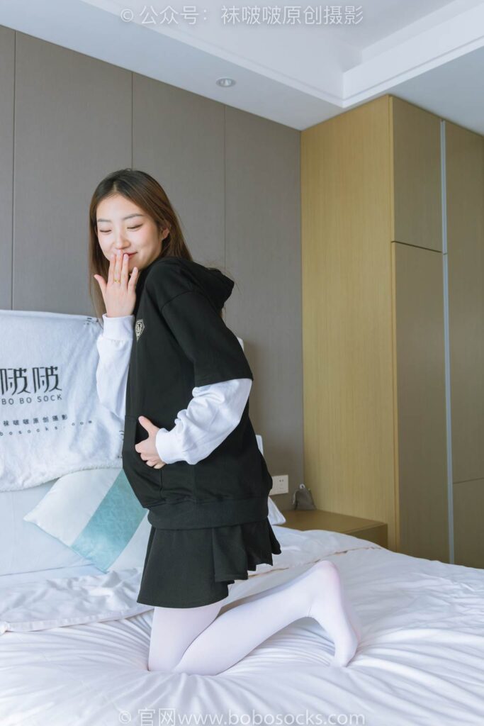 [BoBoSocks袜啵啵]NO.214 小沫-黑色运动鞋、厚白丝[142P/1V/5.49GB]插图