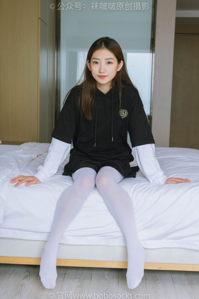 [BoBoSocks袜啵啵]NO.214 小沫-黑色运动鞋、厚白丝[142P/1V/5.49GB]插图3