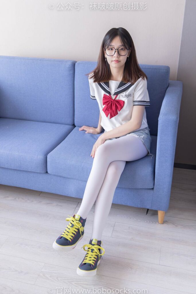 [BoBoSocks袜啵啵]NO.215 小甜豆-三双帆布鞋板鞋、厚白丝、黑丝[144P/1V/6.54GB]插图2