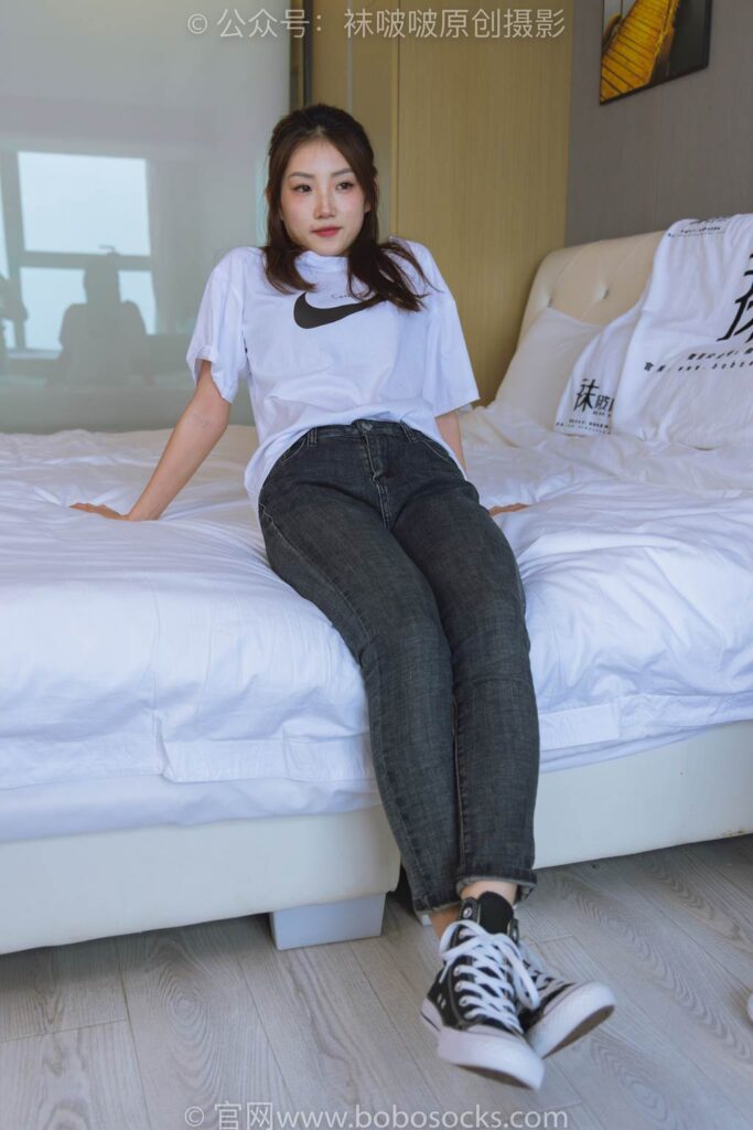 [BoBoSocks袜啵啵]NO.220 小沫-两双板鞋、短肉丝、裸足[140P/1V/5.98GB]插图3