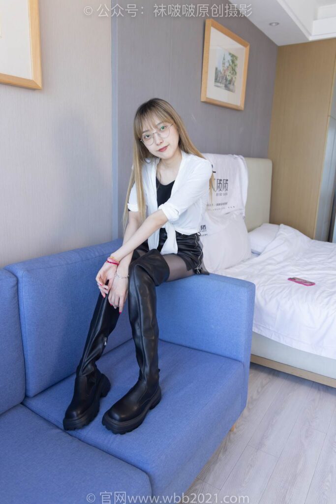 [BoBoSocks袜啵啵]NO.259 稚予-两双长靴、油亮黑丝[150P/1V/5.64GB]插图2