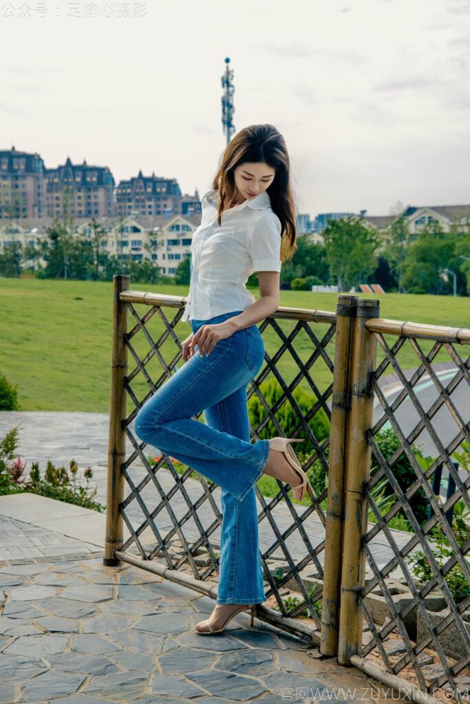 足愉心 NO.048 沐晴（搭配：白衬衣、牛仔长裤、肉色丝袜、浅色高跟鞋）[105P/2V/10.6GB]插图1