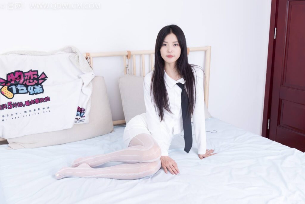 物恋传媒 NO.2431 茯苓-两双高跟鞋、两双丝[160P/1V/3.56GB]插图2