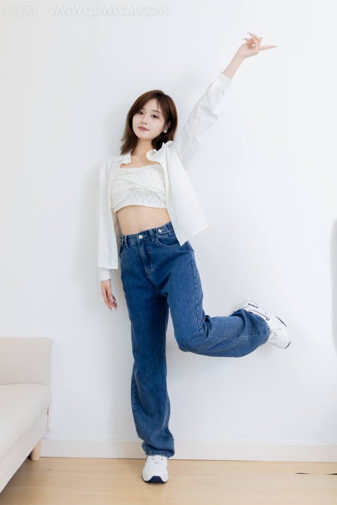 物恋传媒 NO.2432 橙子-运动鞋、白棉袜、裸足[160P/1V/4.11GB]插图1