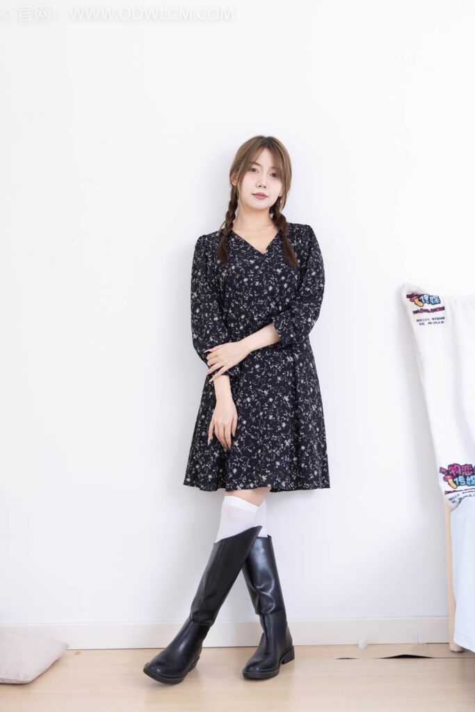 物恋传媒 NO.2435 小曦-长靴、高跟鞋、过膝袜[215P/1V/4.10GB]插图1