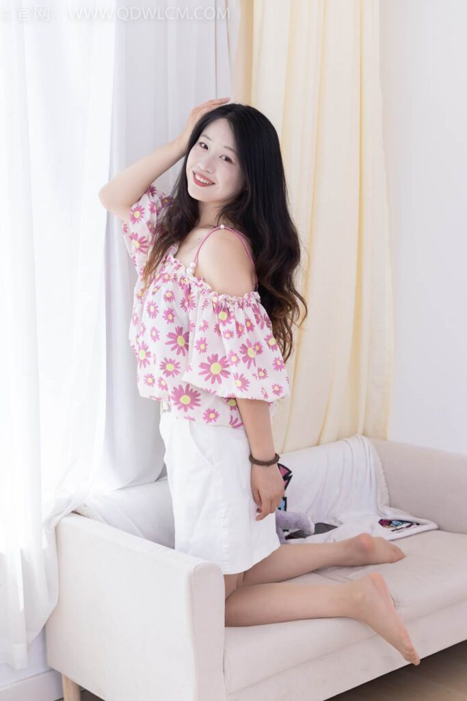 物恋传媒 NO.2437 小紫-两双高跟凉鞋、薄肉丝、裸足[160P/1V/6.42GB]插图3