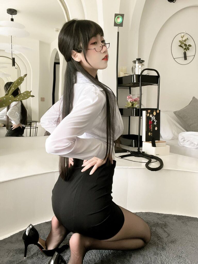 不呆猫 NO.058 – 黑丝包臀OL[24P/76MB]插图