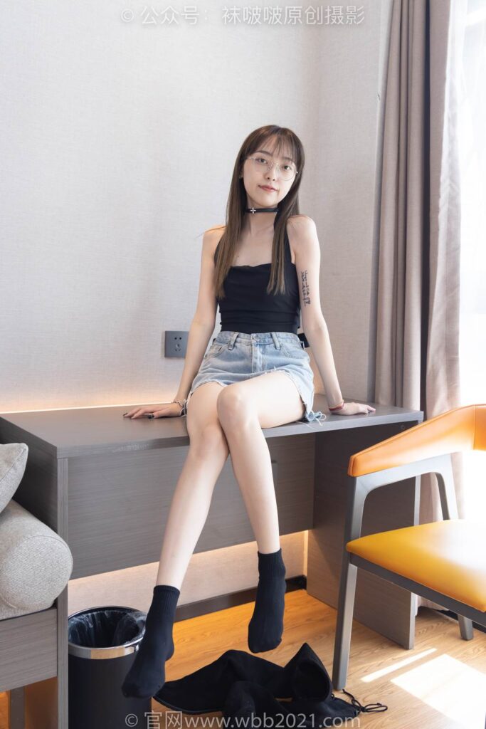 [BoBoSocks袜啵啵]NO.291 稚予-长靴、板鞋、白棉袜、黑棉袜、裸足[145P/1V/5.34GB]插图2