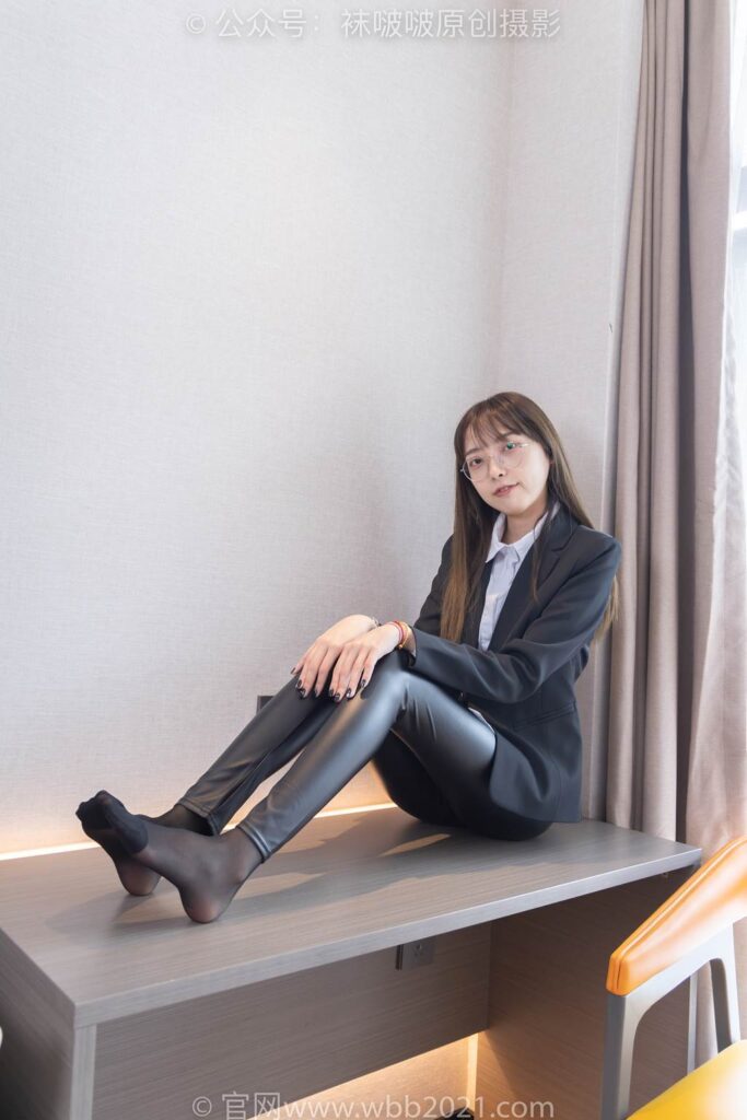 [BoBoSocks袜啵啵]NO.297 稚予-平底鞋、黑丝、皮裤裤里丝[140P/1V/5.43GB]插图3