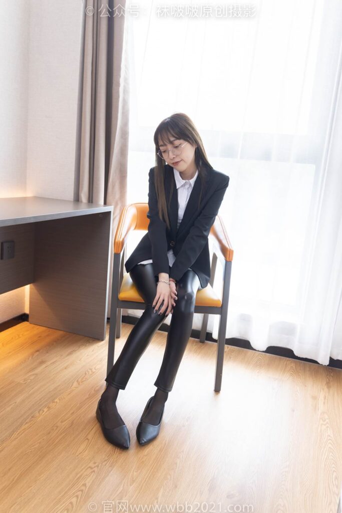 [BoBoSocks袜啵啵]NO.297 稚予-平底鞋、黑丝、皮裤裤里丝[140P/1V/5.43GB]插图2