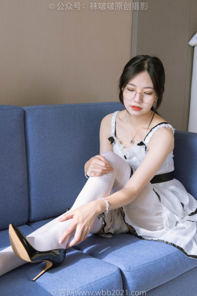 [BoBoSocks袜啵啵]NO.299 小甜豆-两双高跟鞋、厚白丝大腿袜、厚黑丝大腿袜[170P/1V/8.20GB]插图3