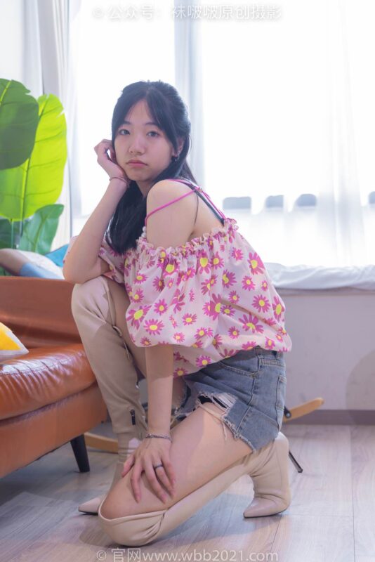 [BoBoSocks袜啵啵]NO.308 小甜豆-长靴、白棉袜、裸足[170P/1V/5.49GB]-无料摄影圈