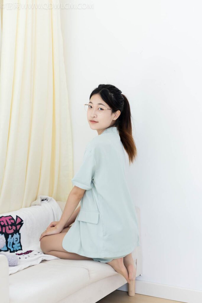 物恋传媒 NO.2444 小夏-三双高跟鞋、薄肉丝、裸足[173P/1V/7.22GB]插图3