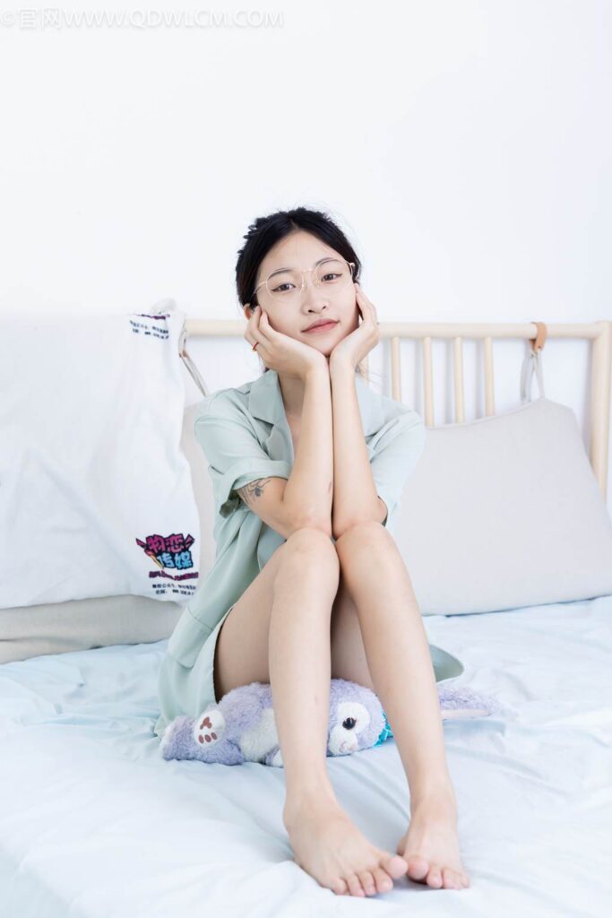 物恋传媒 NO.2444 小夏-三双高跟鞋、薄肉丝、裸足[173P/1V/7.22GB]插图